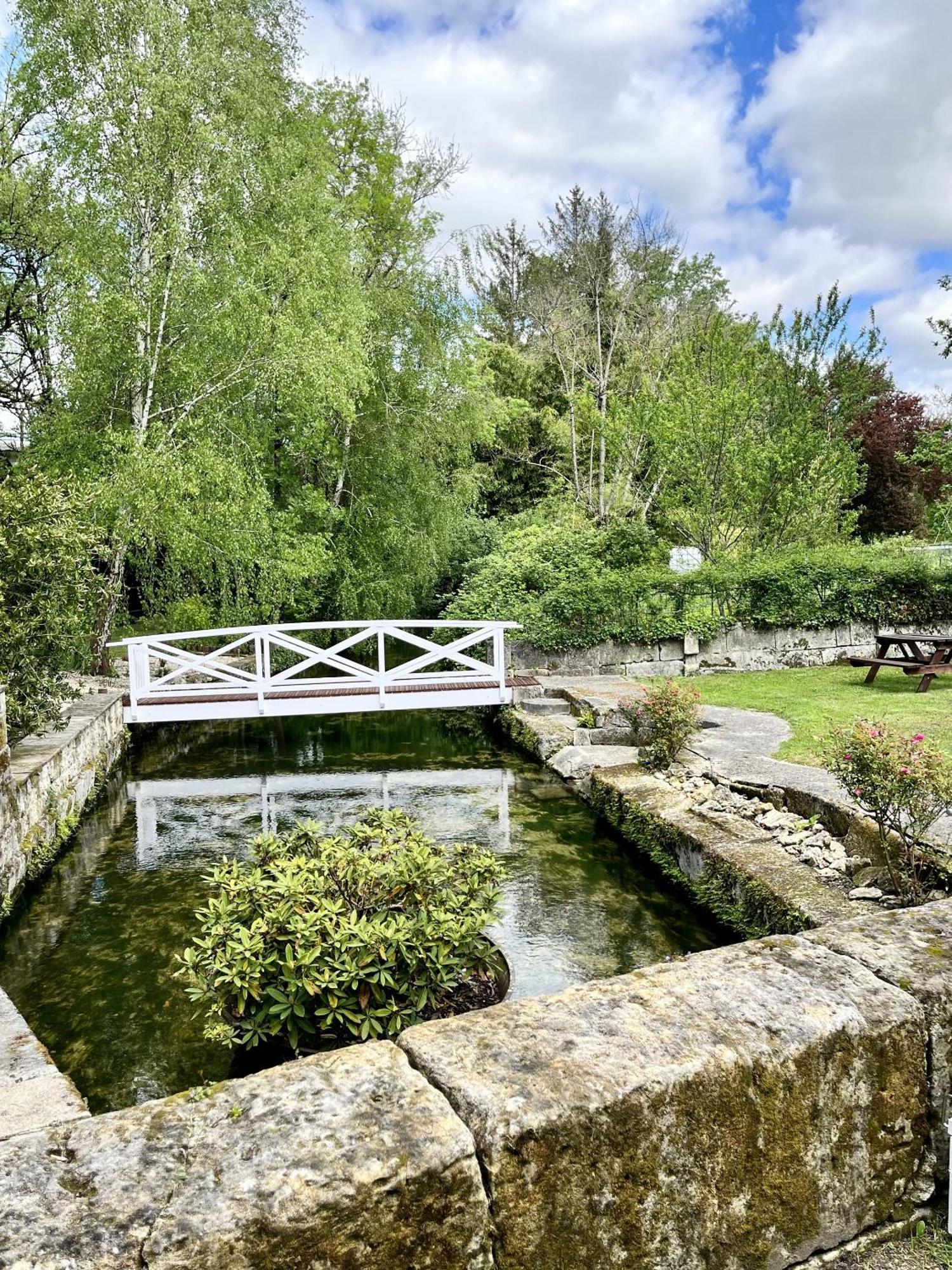 Petit Moulin De Veillard Bourg-Charente Exterior foto