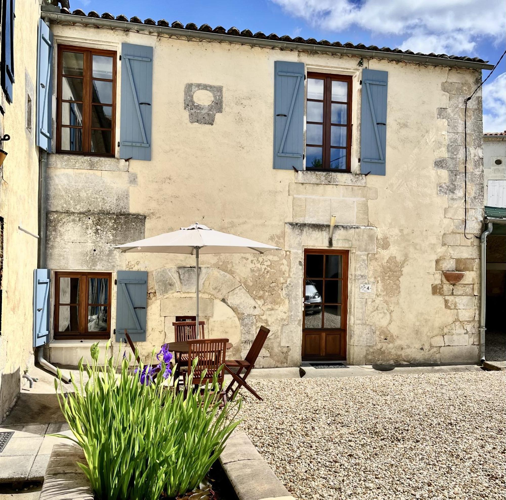 Petit Moulin De Veillard Bourg-Charente Exterior foto