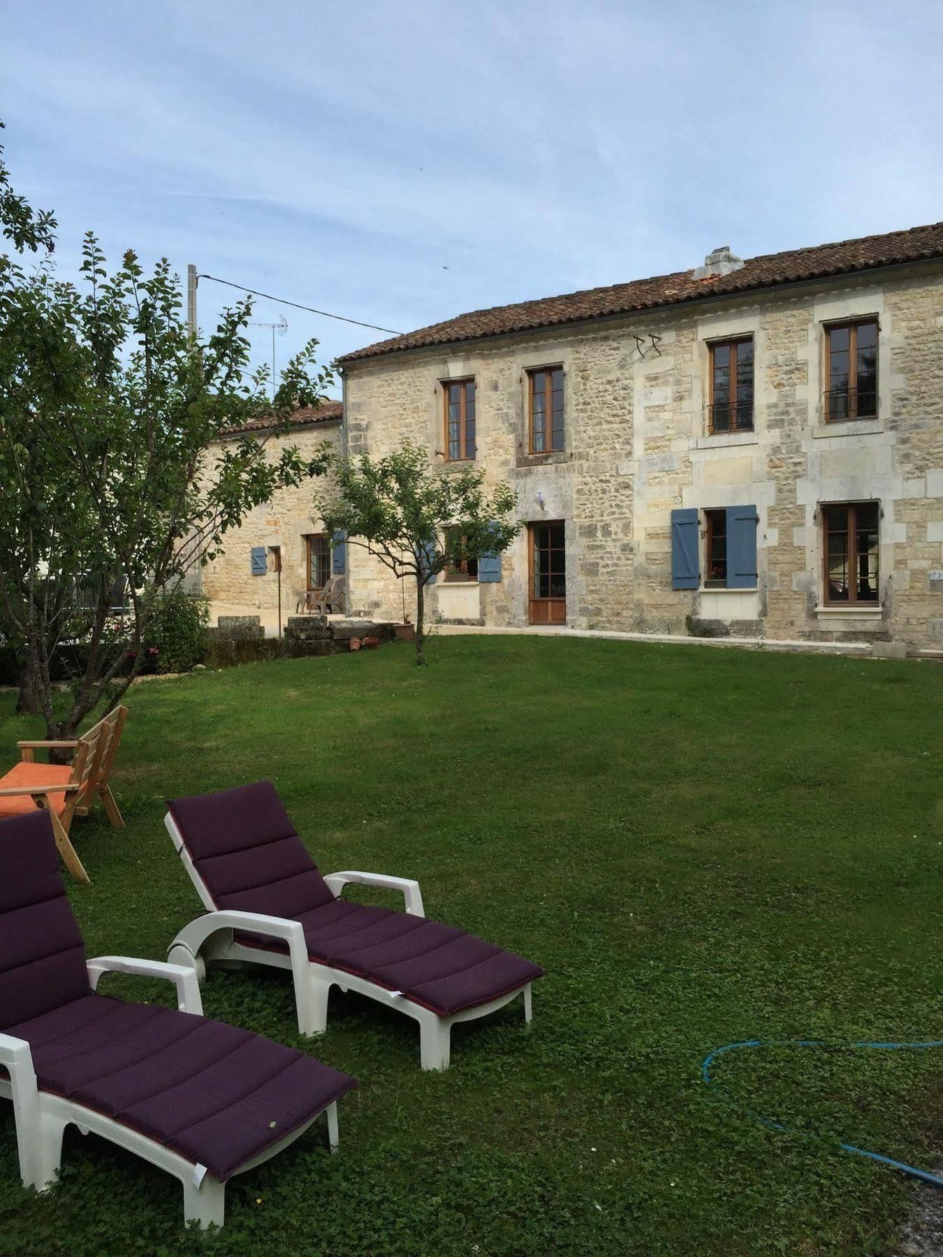 Petit Moulin De Veillard Bourg-Charente Exterior foto